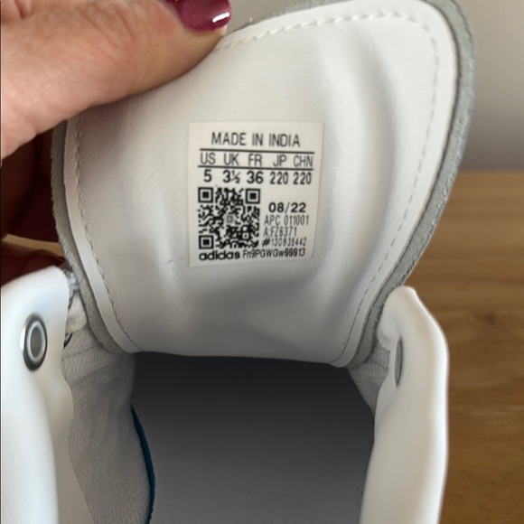 Adidas Stansmith White Sneakers Classic Minimalist Design - Picture 2 of 6